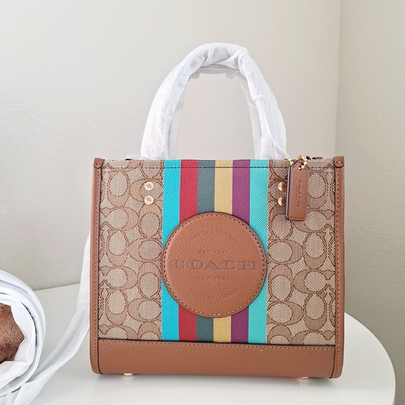 NWT Coach C5637 Dempsey Tote 22 Signature Jacquard Stripe Coach Patch Redwood - Picture 2 of 14